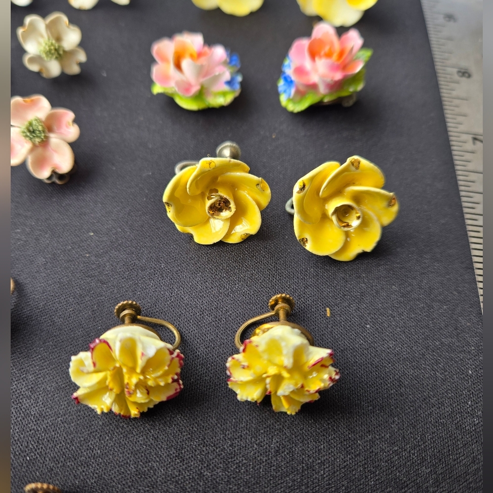 Lot Of 10 Vintage Porcelain Flower Clip-on / Screw-back Earrings (England) - Picture 7 of 9